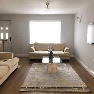 Cozy House With Free Parking & Wifi Near Maryland Station , London United Kingdom